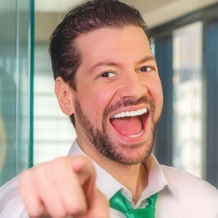 Tiago Cadore — comediante para eventos corporativos